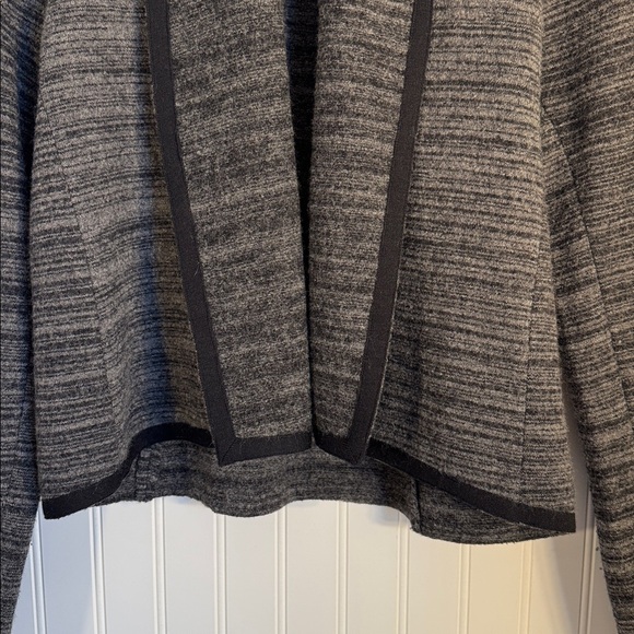 LOFT 100% Merino Wool Charcoal Knit Black Trim Cropped Blazer Cardigan Small - Picture 3 of 11